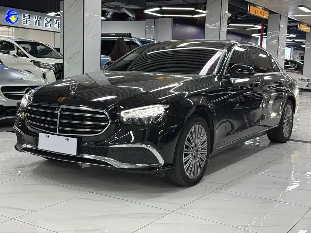Mercedes-Benz E-Class — фото 1