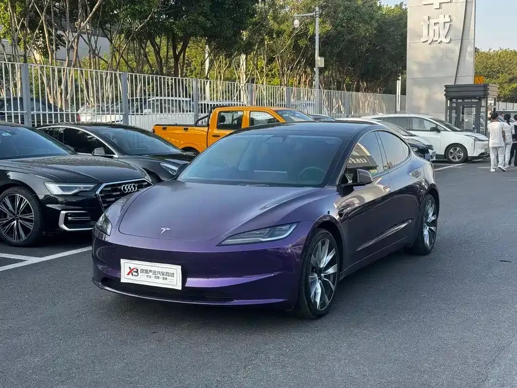 Tesla Model 3 — фото 1