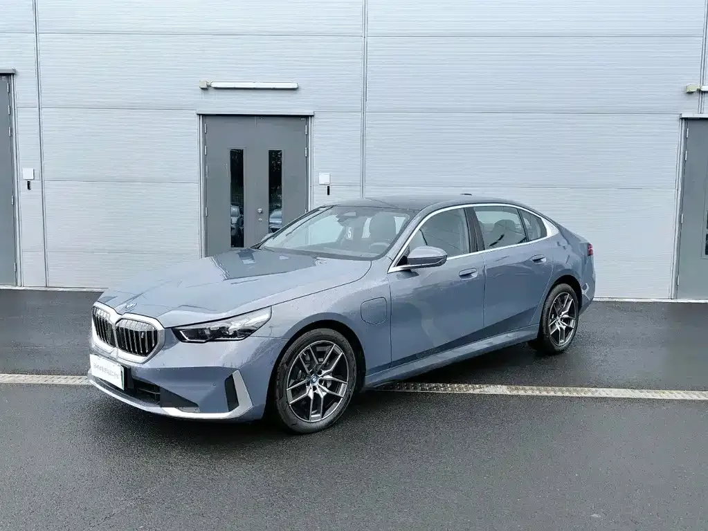 BMW i5 — фото 2