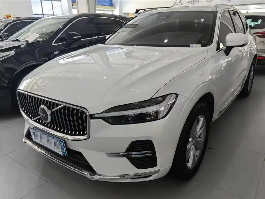 Volvo XC60 — фото 1