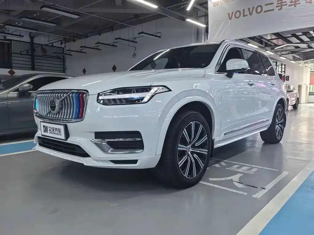 Volvo XC90 — фото 1