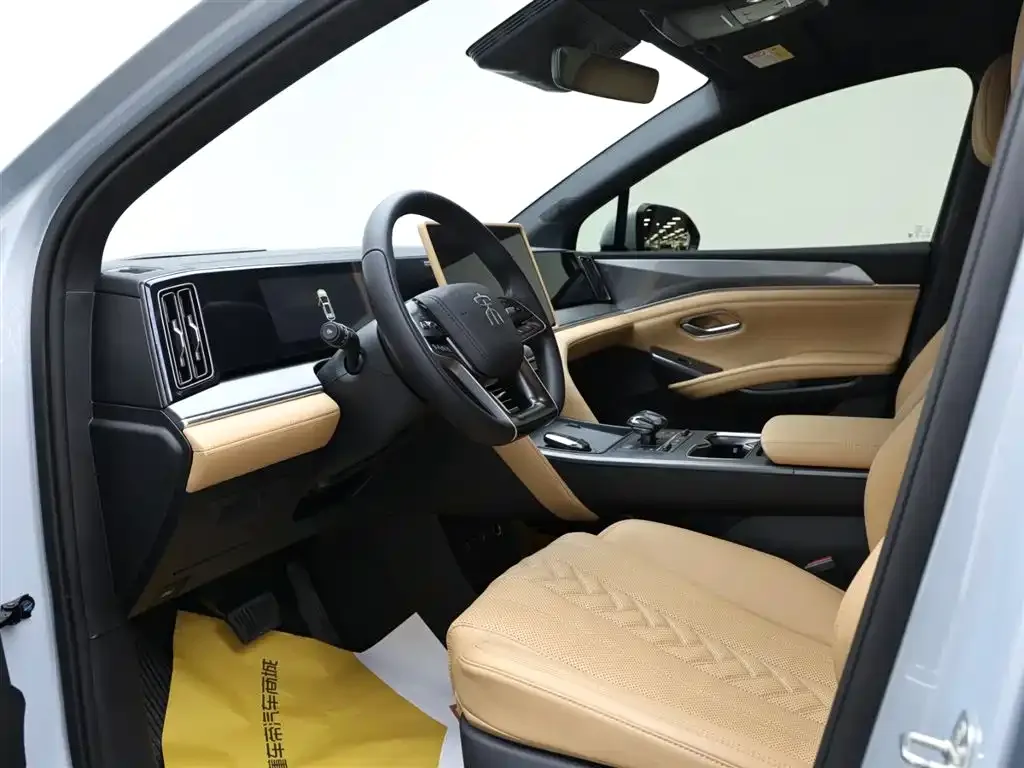 BYD L DM-i — фото 8