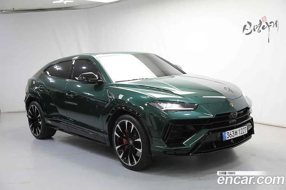 Lamborghini Urus — фото 1