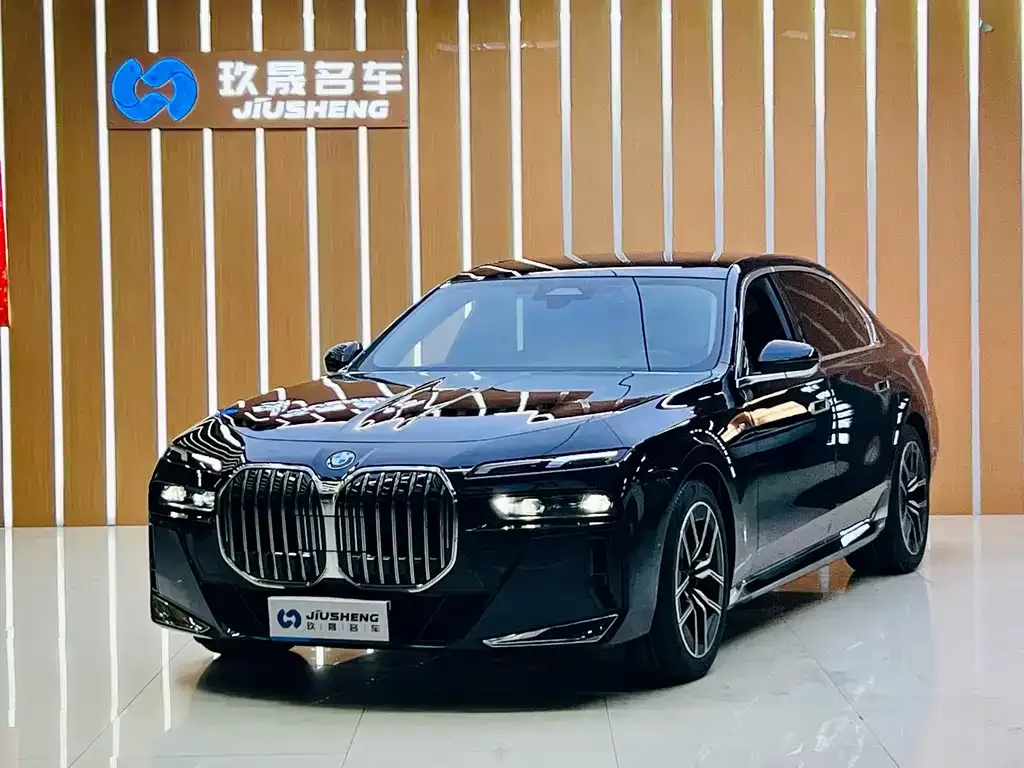 BMW 7 Series — фото 1