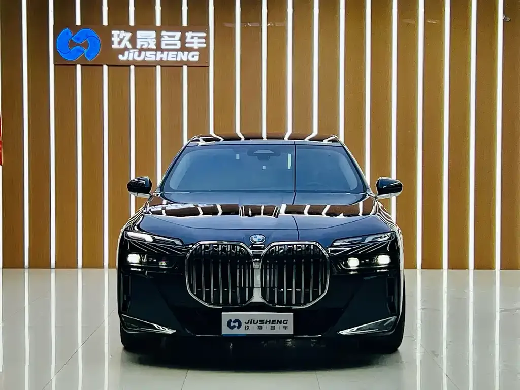 BMW 7 Series — фото 2