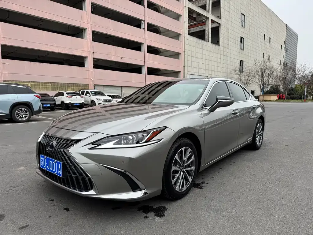 Lexus ES — фото 1