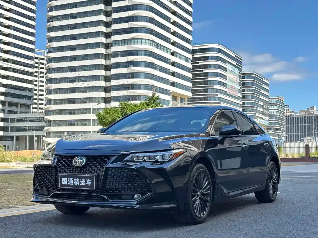 Toyota Avalon — фото 1