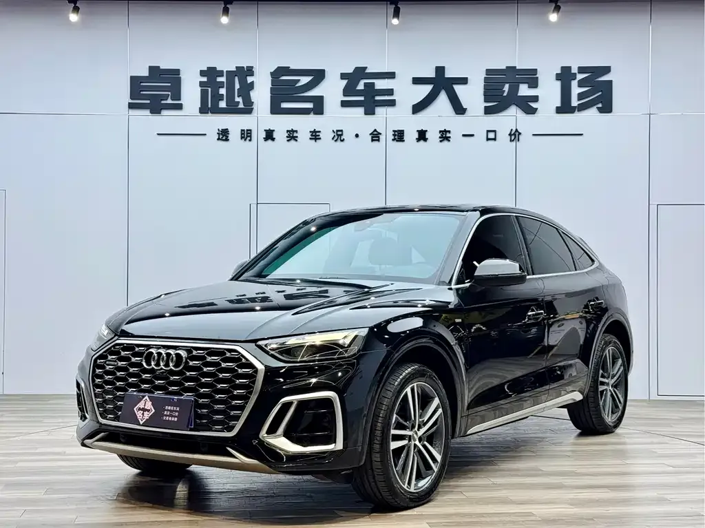 Audi Q5L Sportback — фото 1