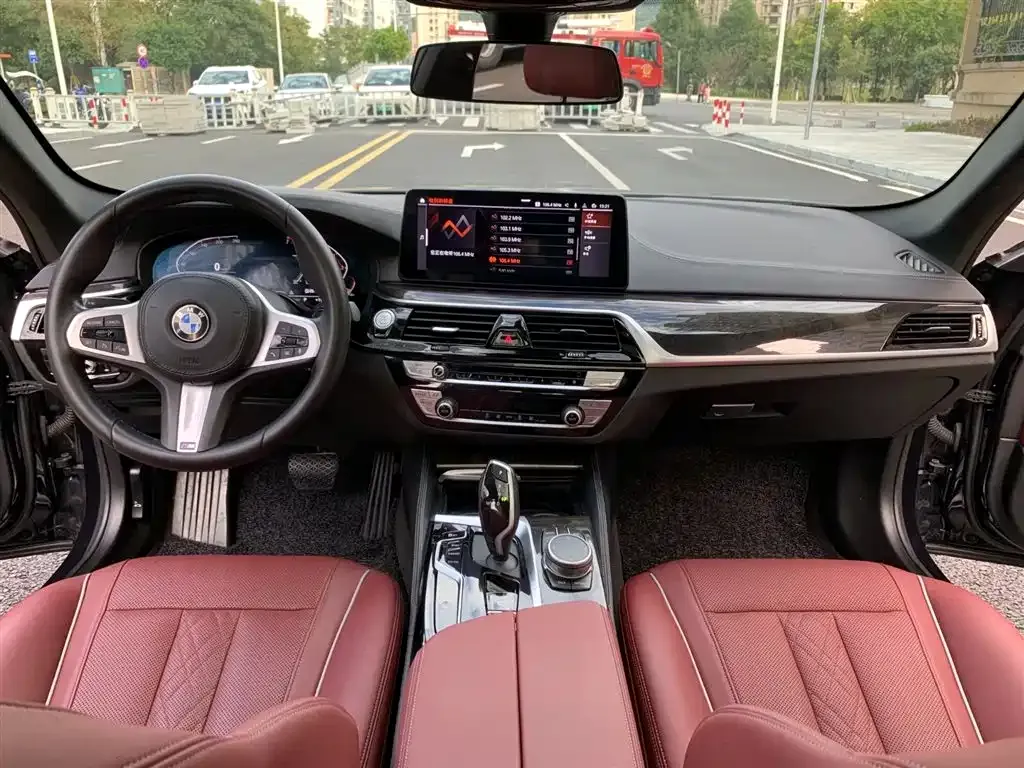 BMW 5 Series — фото 10