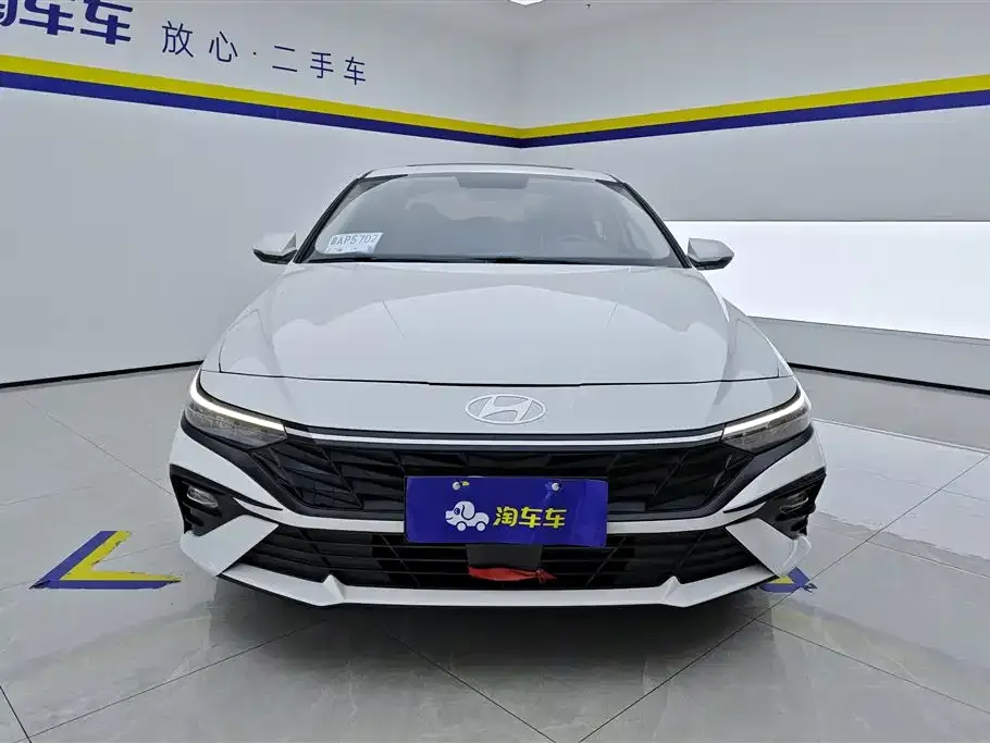 Hyundai Elantra — фото 2