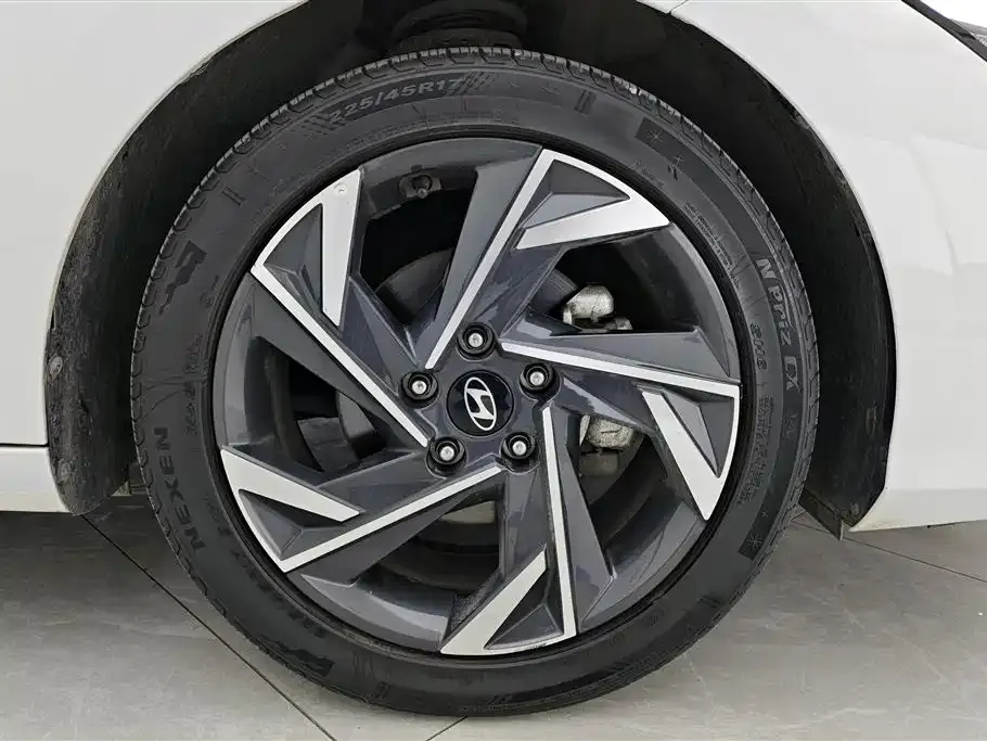 Hyundai Elantra — фото 6