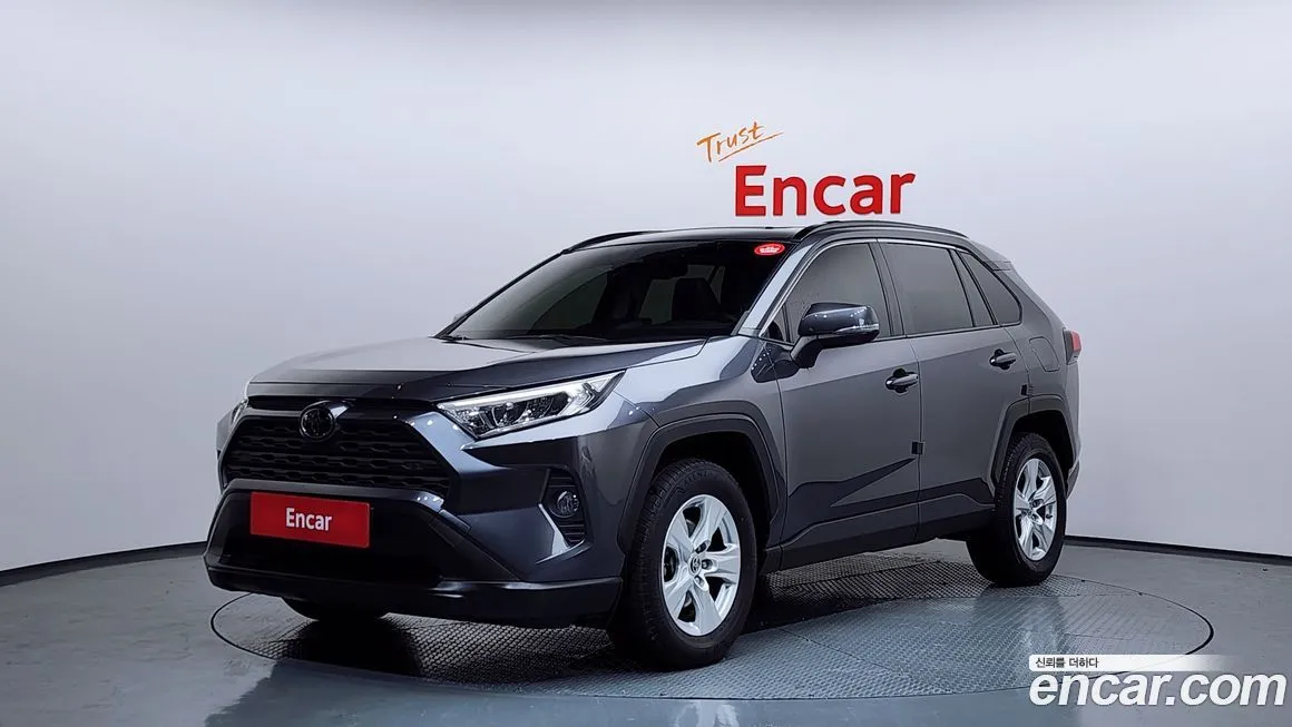 Toyota RAV4 — фото 1
