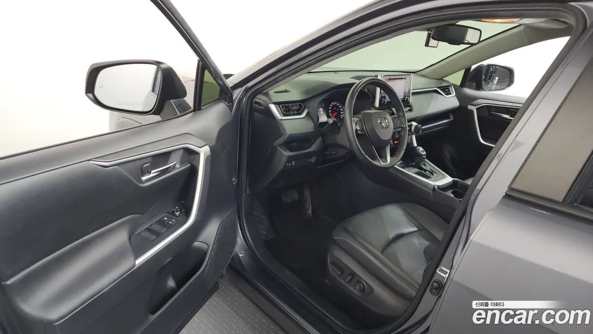 Toyota RAV4 — фото 10