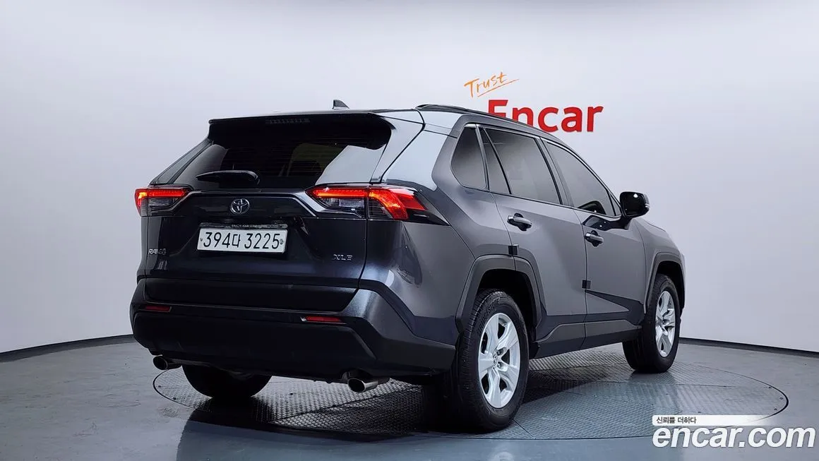 Toyota RAV4 — фото 2