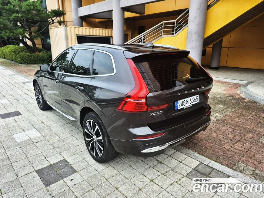 Volvo XC60 — фото 5