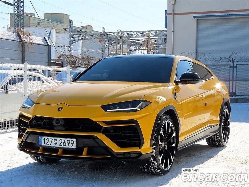 Lamborghini Urus — фото 1