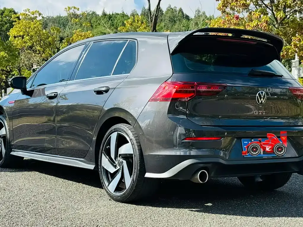 Volkswagen Golf GTI — фото 10
