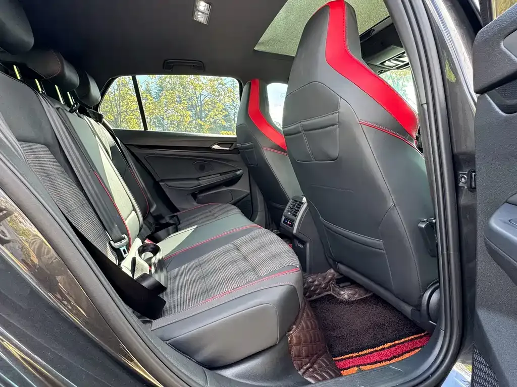 Volkswagen Golf GTI — фото 7