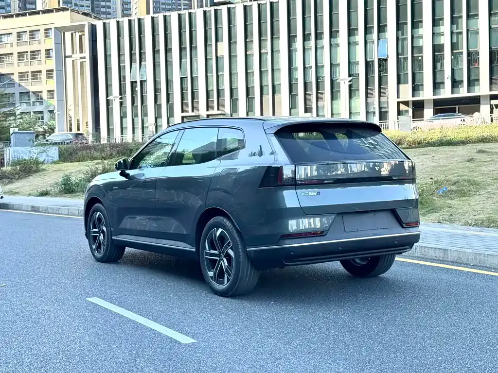 Volvo XC70 Plug-in Hybrid — фото 4
