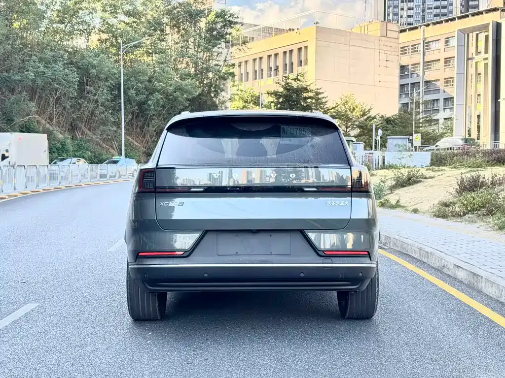 Volvo XC70 Plug-in Hybrid — фото 6