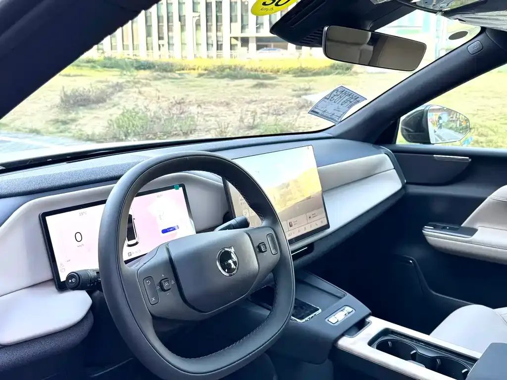 Volvo XC70 Plug-in Hybrid — фото 7