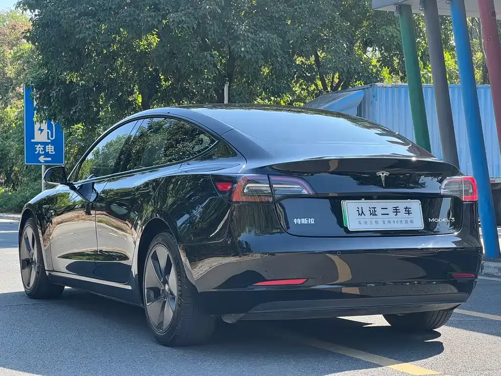 Tesla Model 3 — фото 7