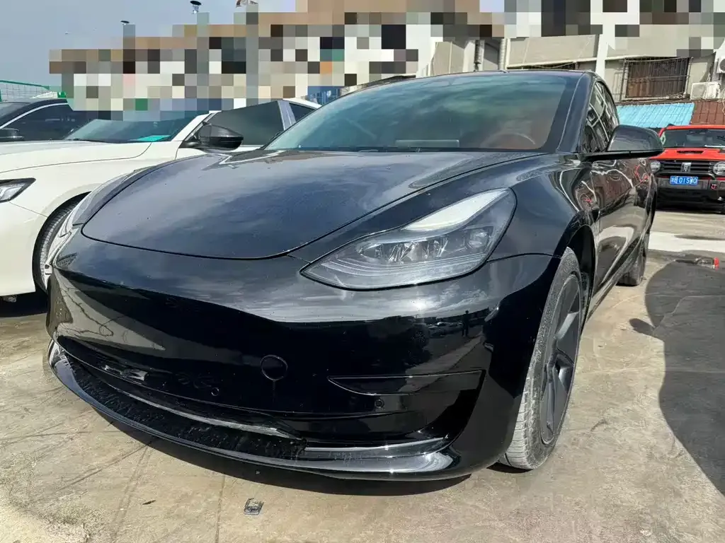 Tesla Model 3 — фото 1