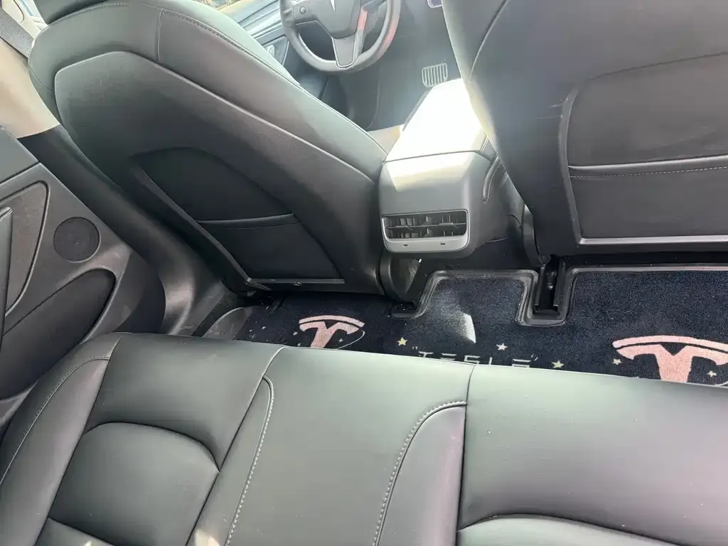 Tesla Model 3 — фото 10