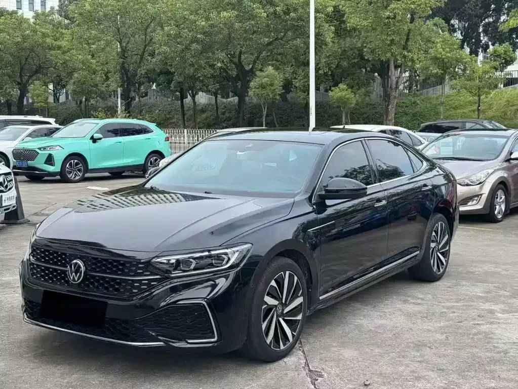 Volkswagen Passat — фото 1