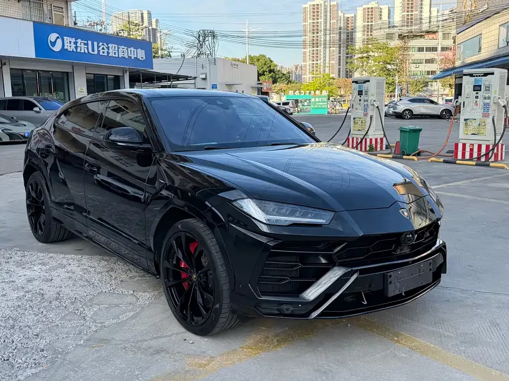 Lamborghini Urus — фото 1
