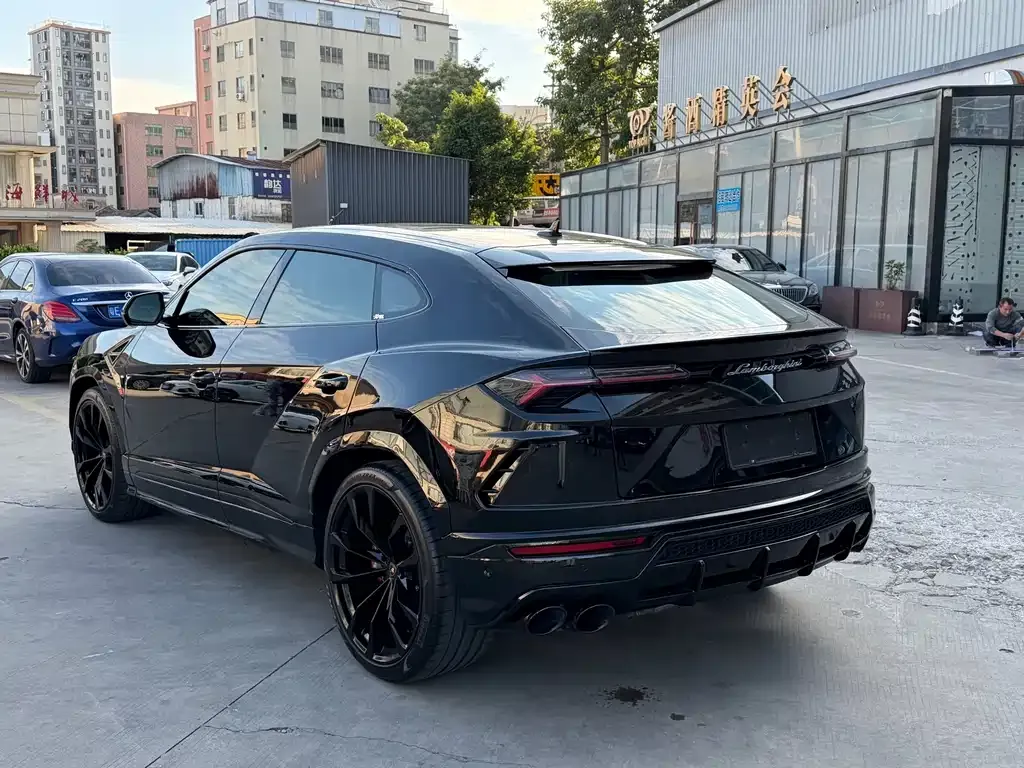 Lamborghini Urus — фото 9