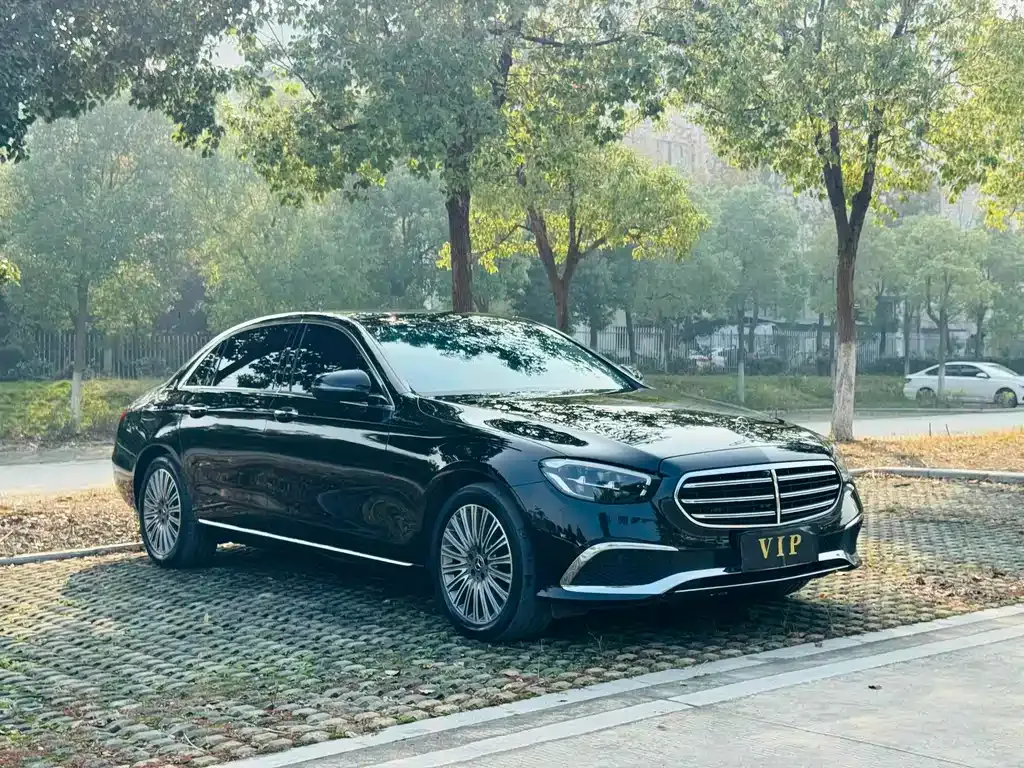 Mercedes-Benz E-Class — фото 3