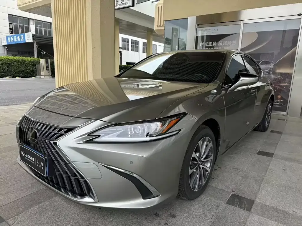 Lexus ES — фото 1