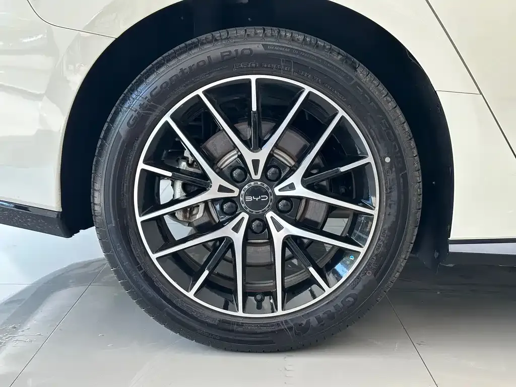 BYD Seal 07 DM-i — фото 10