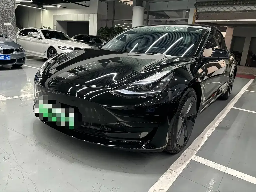Tesla Model 3 — фото 1