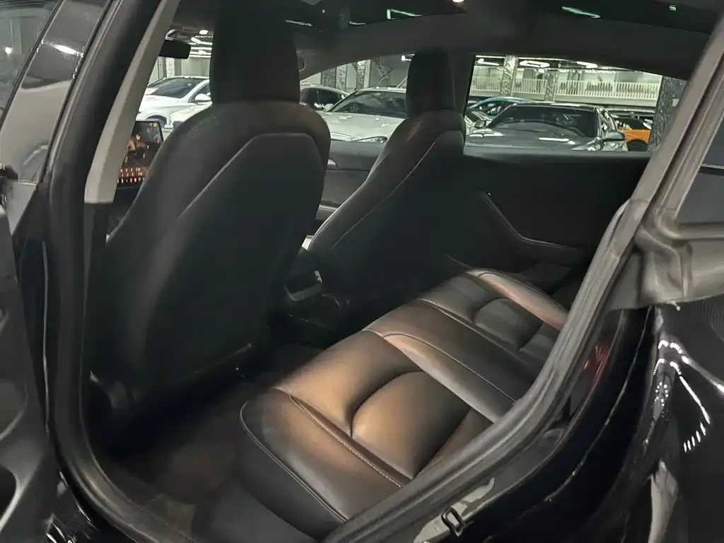 Tesla Model 3 — фото 10