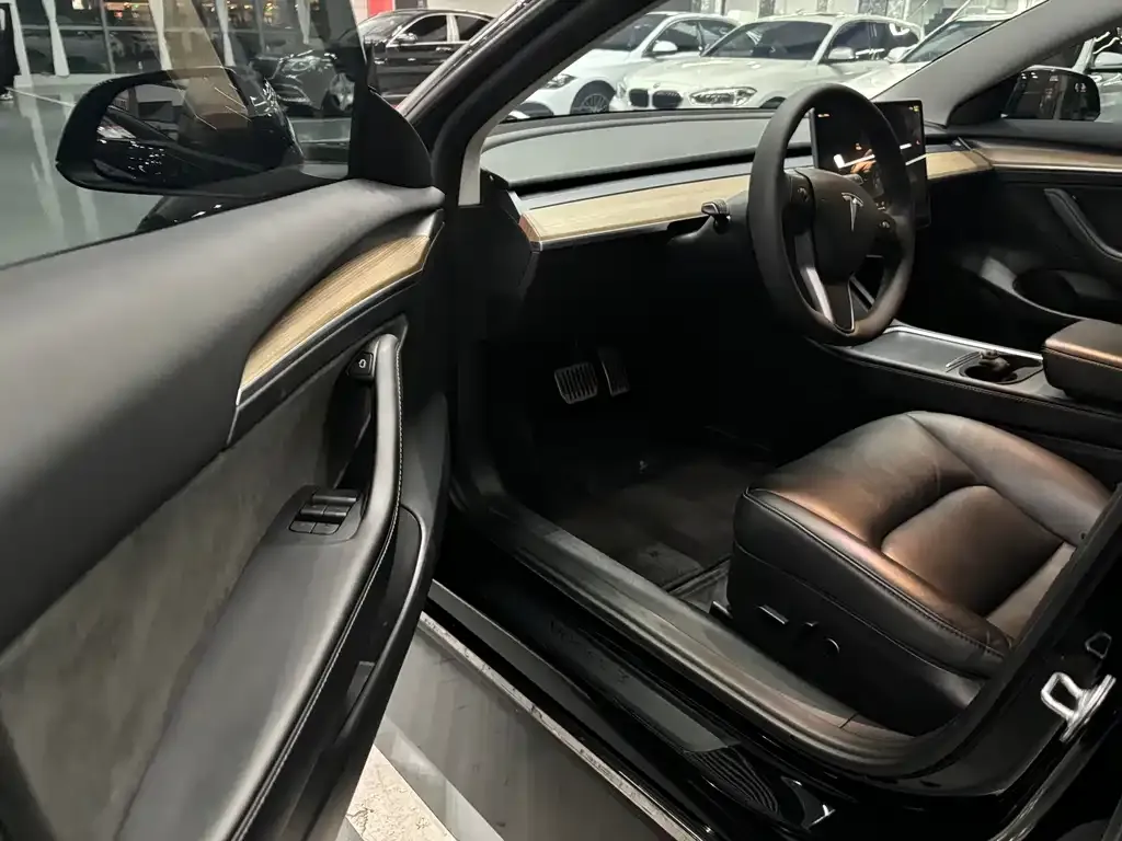 Tesla Model 3 — фото 4