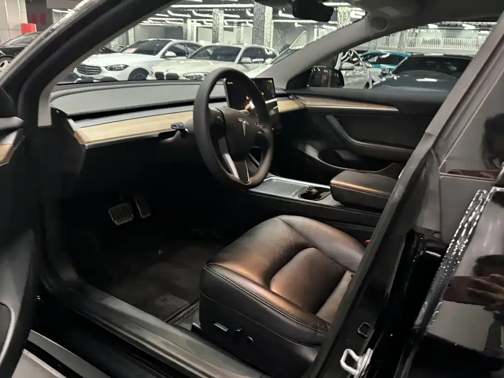 Tesla Model 3 — фото 5