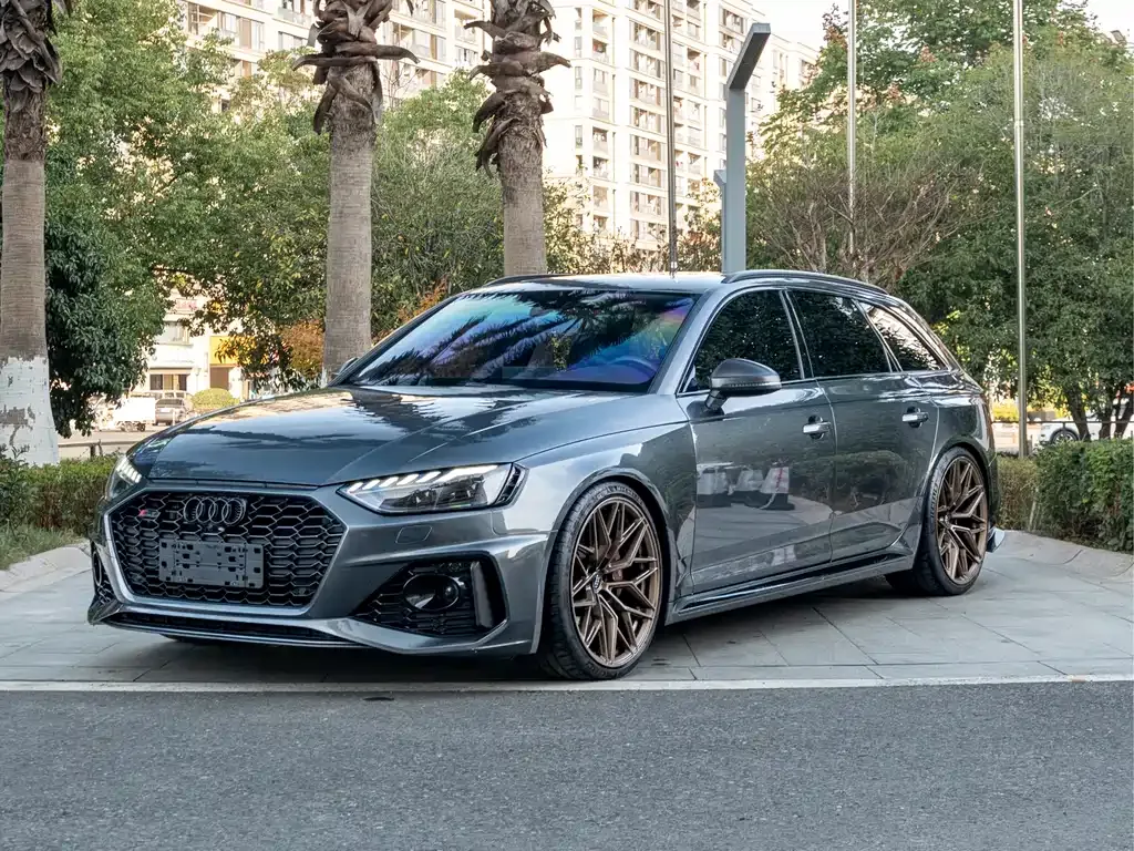 Audi RS 4 — фото 1