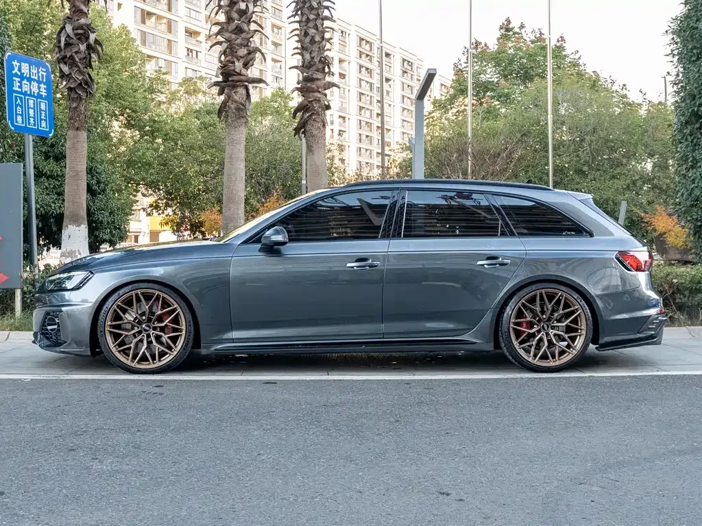 Audi RS 4 — фото 3
