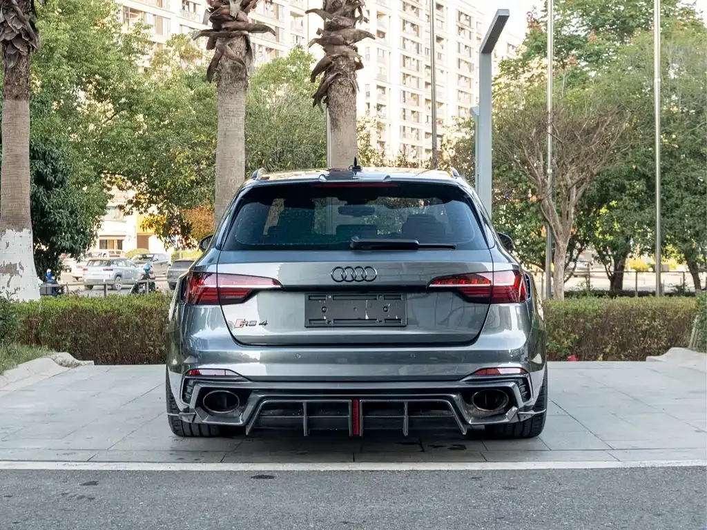 Audi RS 4 — фото 5