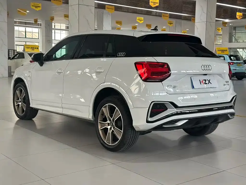 Audi Q2L — фото 5
