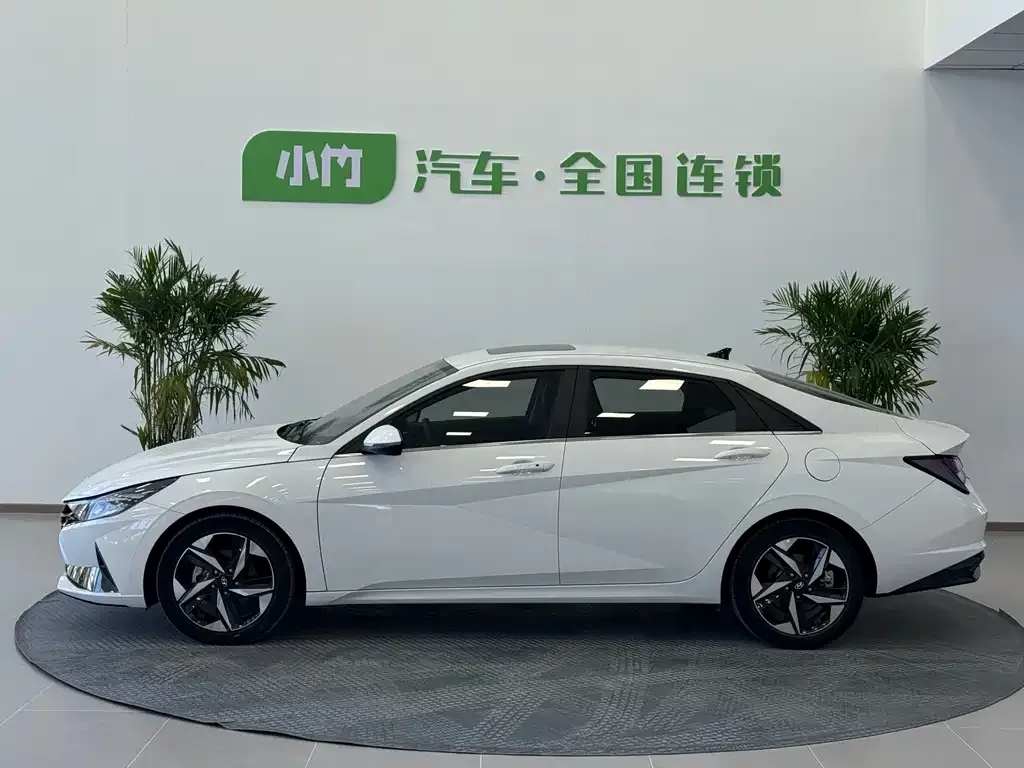 Hyundai Elantra — фото 2