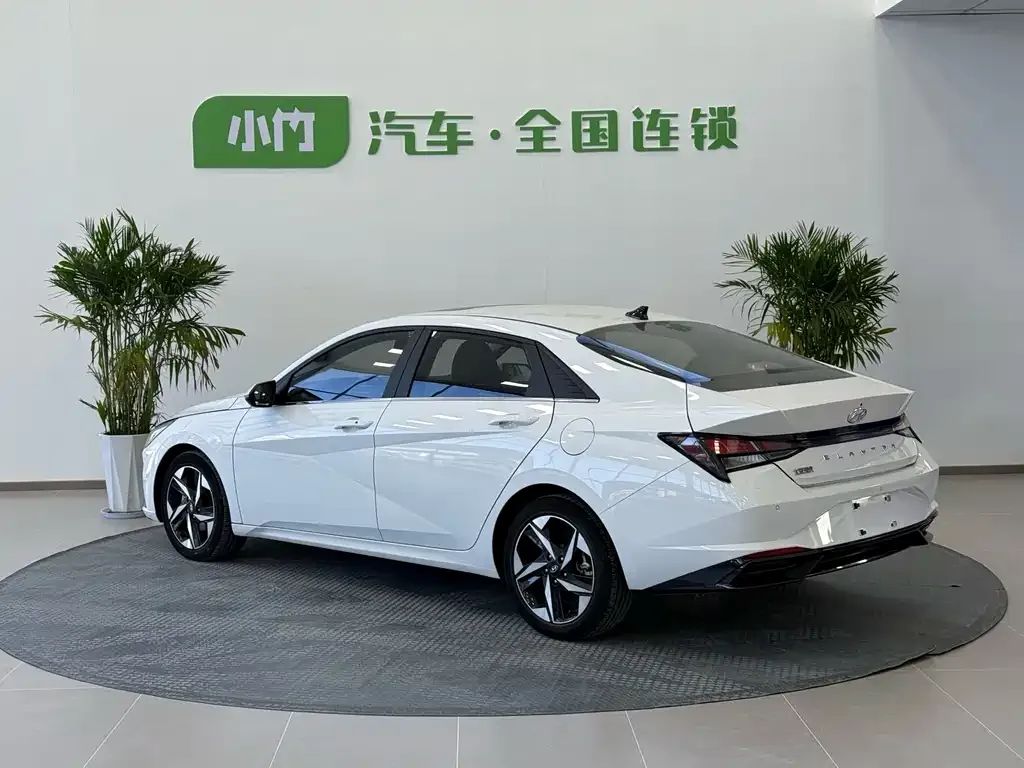 Hyundai Elantra — фото 3