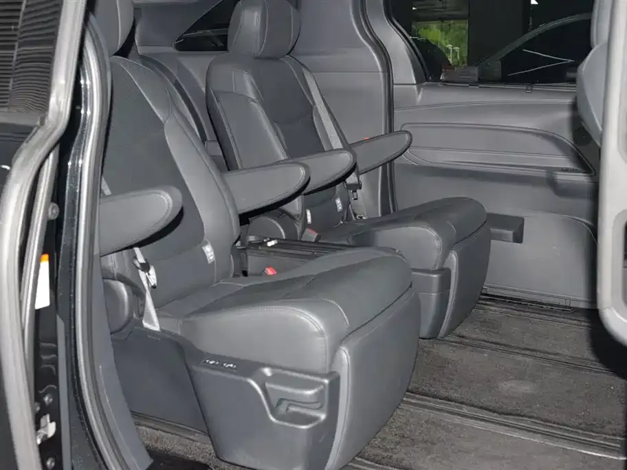 Toyota Granvia — фото 10