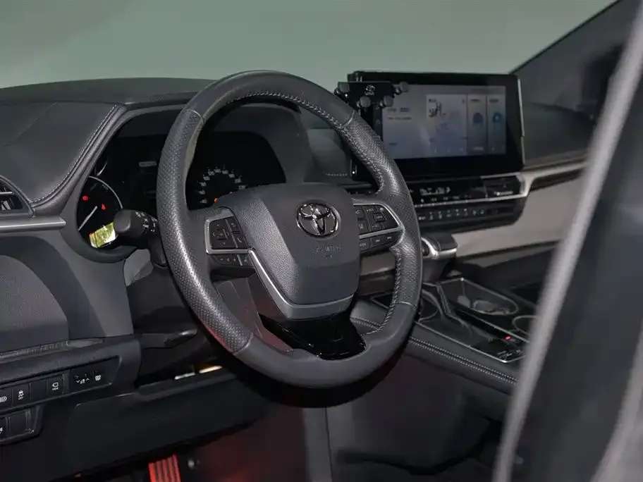 Toyota Granvia — фото 5