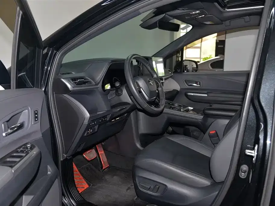 Toyota Granvia — фото 6