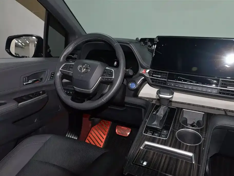 Toyota Granvia — фото 8