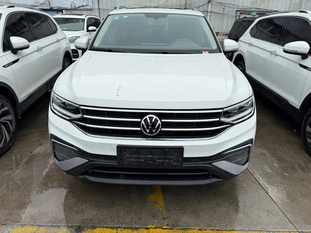 Volkswagen Tiguan L — фото 2