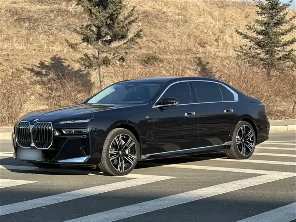 BMW 7 Series — фото 1